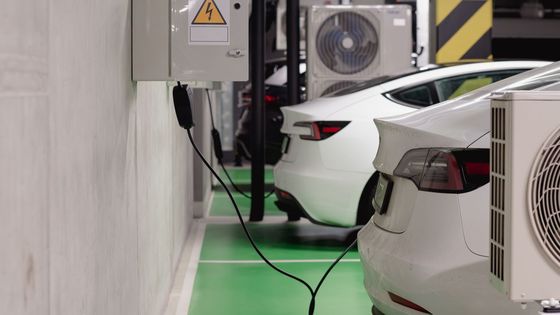 Chile: 7 de cada 10 enchufes de electrolineras están en la Región Metropolitana, según el registro oficial de octubre de 2025