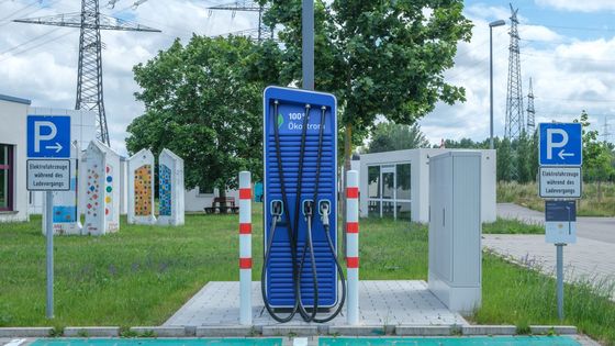 Uruguay fija el IMESI del auto eléctrico por precio de importación: 0 % hasta U$S 19.000 de valor en aduana, 5 % hasta 27.000 y 9 % por encima