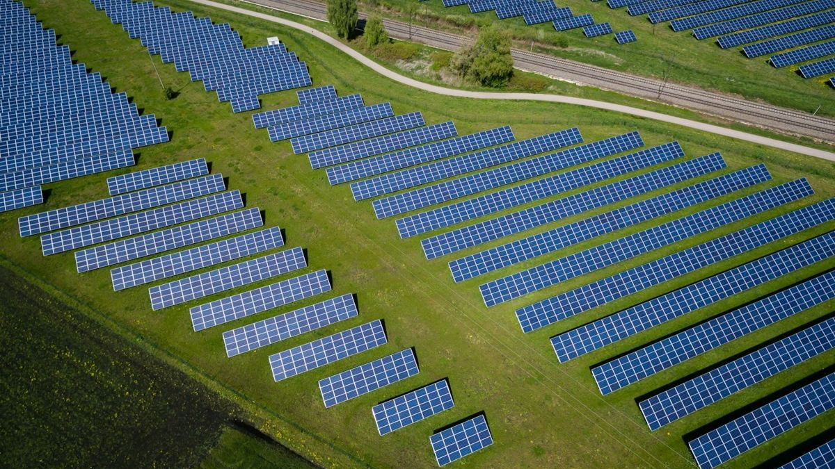 Illa, la central solar de Arequipa, cierra US$289 millones de financiamiento con Santander y Proparco